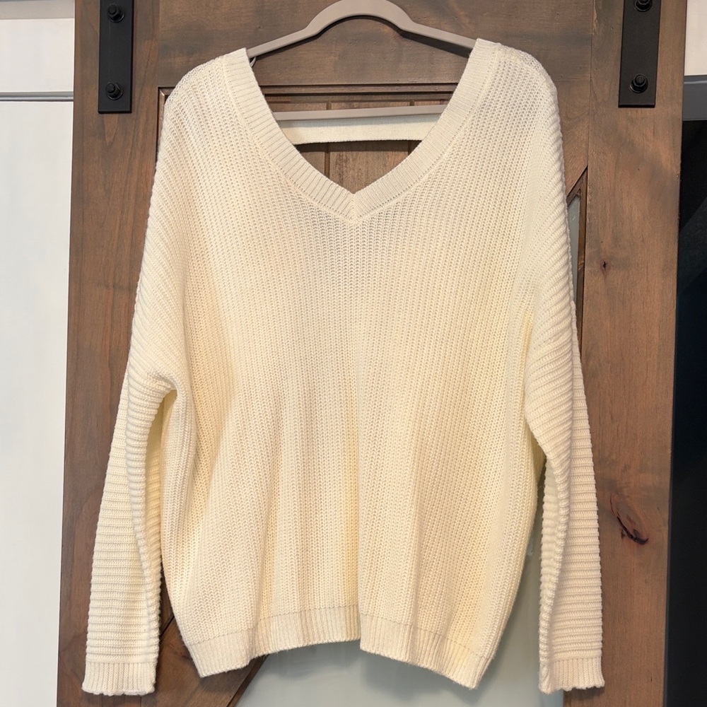 Women's Cream V-Neck Sweater Size M/L